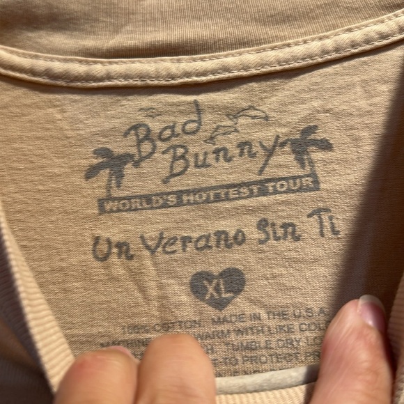 Bad Bunny Offical World’s Hottest Tour Tee Shirt XL Un Verano Sin Ti - Picture 2 of 5